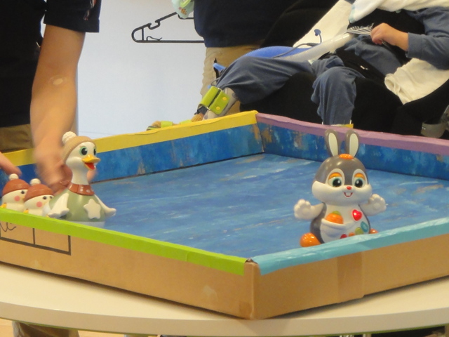 おもちゃで遊びました